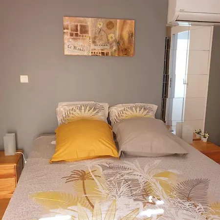 Beau Duplex Au Coeur Du Village 아파트